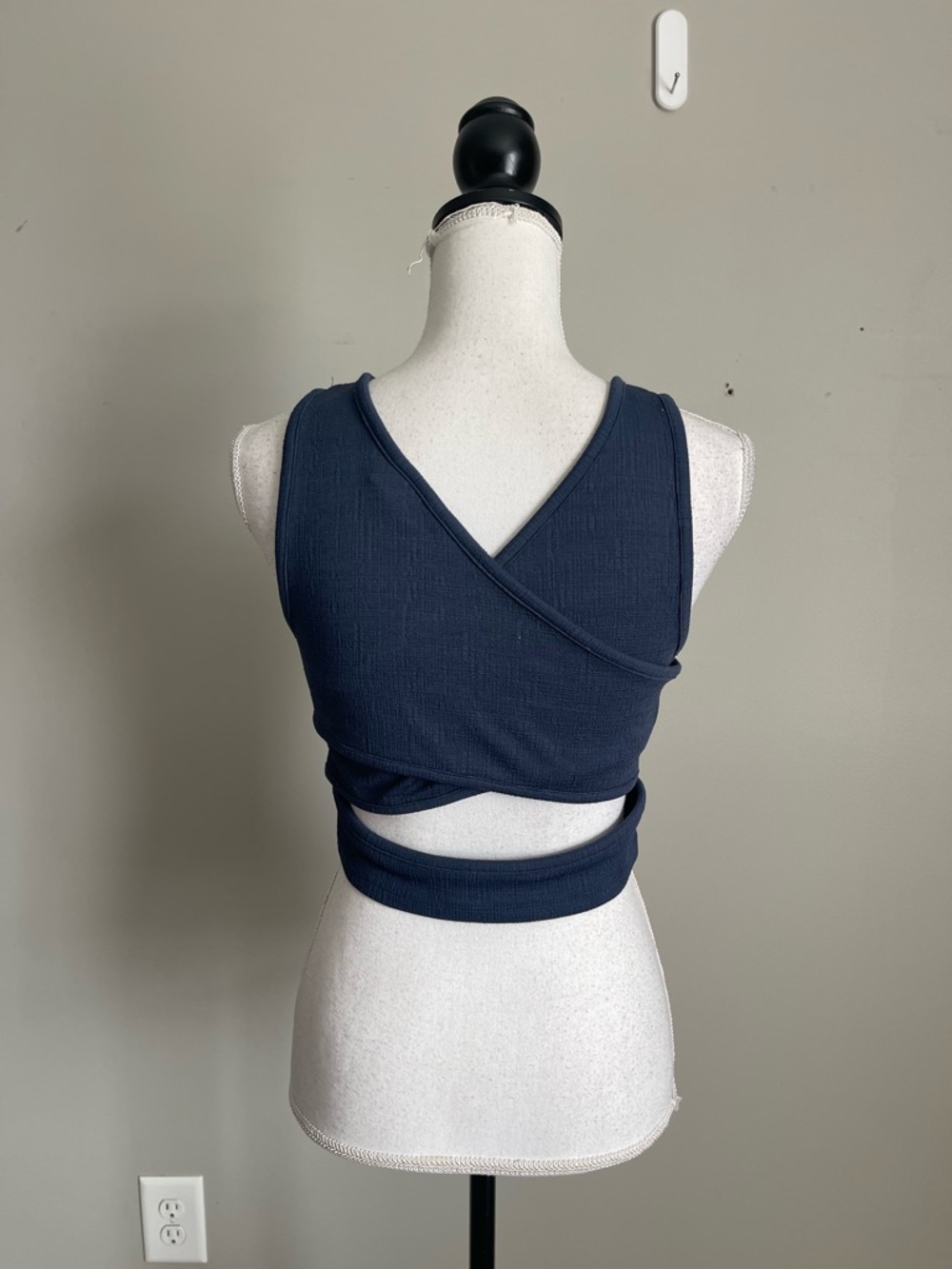 Roxy Navy Ribbed Scoop Crop Tank Top Sz M - Picture 5 of 8